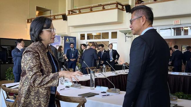 Sri Mulyani Membahas Bahaya Ekonomi Global Akibat AS & China dalam Konferensi