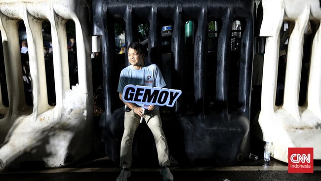FOTO: Momen Pengamanan Pengundian Nomor Urut Paslon Pilpres 2024