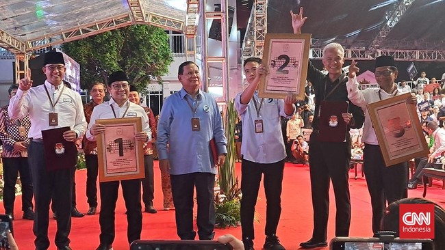 Penetapan nomor urut dilakukan dalam sidang pleno terbuka di halaman Kantor KPU, Jakarta Pusat dengan dihadiri tiga pasang calon pada Selasa (14/11) malam.