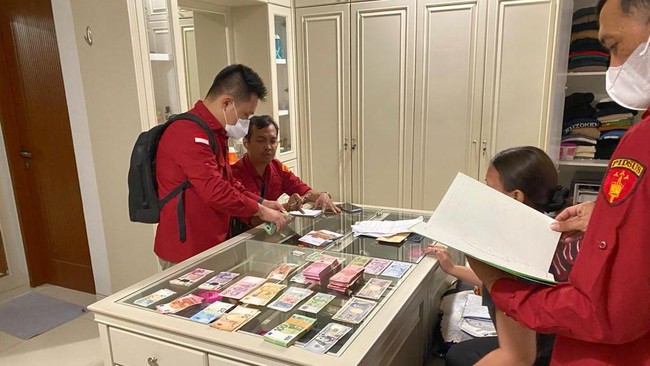 Kejagung menyita sertifikat tanah dan deposito senilai Rp1 miliar terkait dugaan korupsi infrastruktur BTS 4G dan BAKTI Kominfo dengan tersangka Achsanul Qosasi