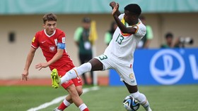 Sempat Disetop 50 Menit, Senegal Unggul atas Polandia di Babak Pertama