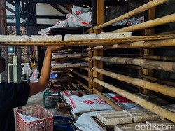 Mumetnya Perajin Tempe di Cimahi gegara Harga Kedelai Meroket