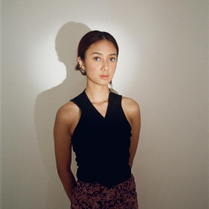 <p>Rahmania Astarini memulai karier di industri musik dan bergabung dengan perusahaan rekaman Warner Music Indonesia dan merilis single perdana berjudul <em>Menua Bersama</em>. (Foto: Instagram @rahmaniaastrini)<br /><br /><br /></p>