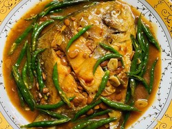 Resep Ikan Bawal Bumbu Cabe Hijau dan Tauco, Lauk Sedap Nasi Putih