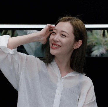 Kakak Sulli Dapat Kritik Usai Bongkar Data Pribadi Saat Siaran Langsung