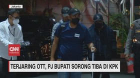 VIDEO: Terjaring OTT, Bupati Sorong Tiba di KPK