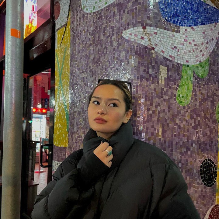 <p>Penampilan modis Zahwa tak lepas dari studi kuliah yang diambilnya di New York. Kakak Aaliyah Massaid ini mengamil jurusan Fashion Merchandise di Fashion Institute of Technology. (Foto: Instagram @zahwamassaid/ @aaliyah.massaid)<br /><br /><br /></p>