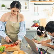 4 Zodiak yang Punya Sifat Keibuan, Berpotensi Jadi Ibu dan Istri Terbaik! Ada Kamu?