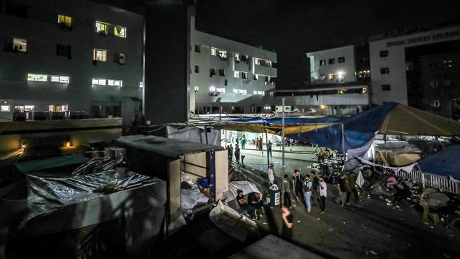 Pasukan Israel mengklaim juga menemukan materi intelijen, peralatan militer, serta markas operasional dengan peralatan komunikasi.