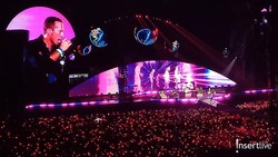 Pamer Pantun di Konser Coldplay Jakarta, Chris Martin: Boleh Dong Pinjam Seratus