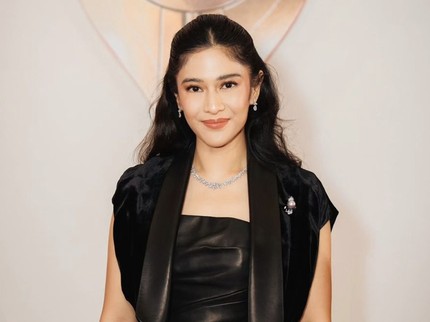 Dian Sastrowardoyo Fokus Tulis Naskah Film, Netizen Salfok Penampilannya Cuma Pakai Kaus