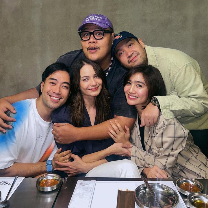 <p>Belum tahu akan berapa lama Enzy berada di Jakarta sebelum kembali ke AS. Meski begitu, ia memanfaatkan waktu untuk langsung bertemu dengan sahabat-sahabatnya, nih. (Foto: Instagram @vidialdiano)<br /><br /><br /></p>