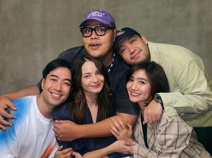 5 Potret Sahabat Sambut Kepulangan Enzy Storia ke Jakarta, Ada Vidi Aldiano hingga Hesti
