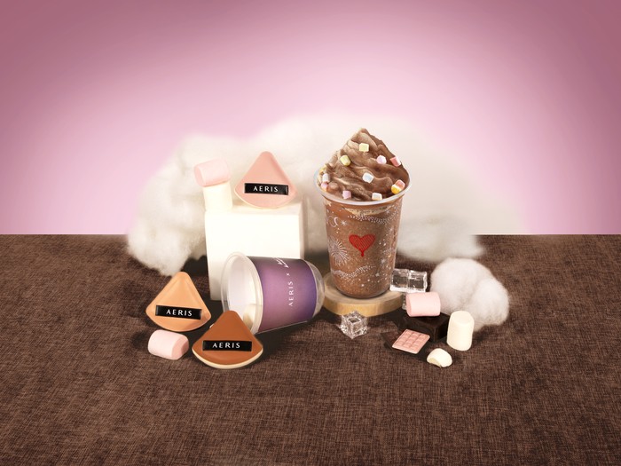 Kolaborasi Aeris Beauté x Kopi Kenangan hadirkan puff makeup