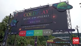Perwakilan Massa Tolak Coldplay dan Kapolda Keliling GBK Cek Logo LGBT