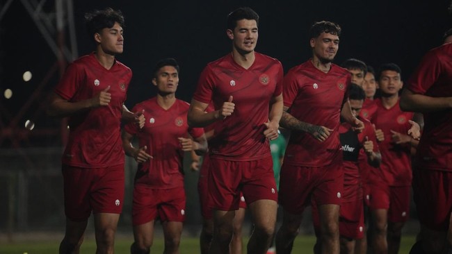 Timnas Indonesia untuk kali pertama latihan dengan skuad lengkap di Basra jelang melawan timnas Irak pada Kualifikasi Piala Dunia 2026.