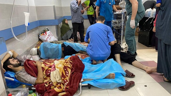 Israel memberikan waktu satu jam untuk dokter, tenaga medis dan pasien untuk mengosongkan Rumah Sakit Al Shifa, Gaza, Palestina.