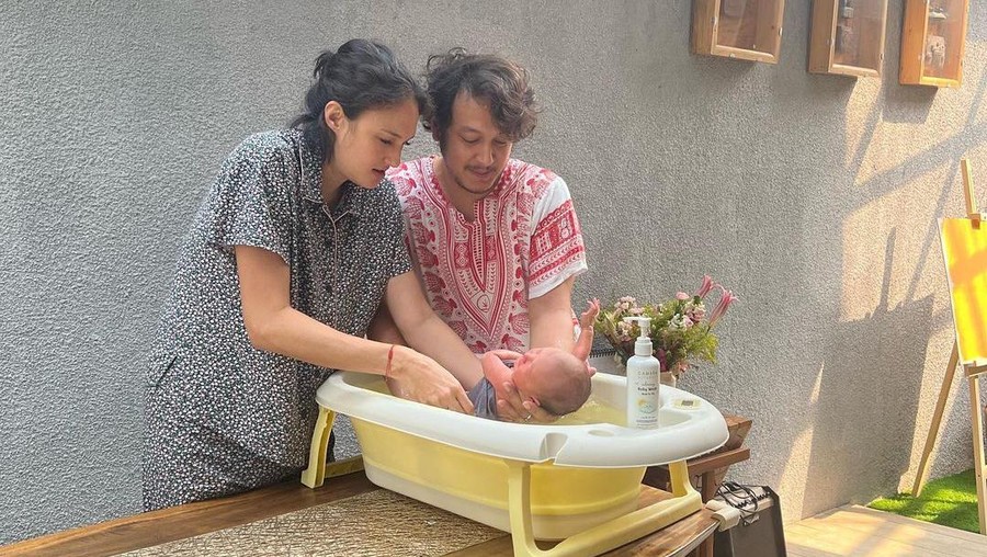 Nadine Chandrawinata & Dimas Anggara