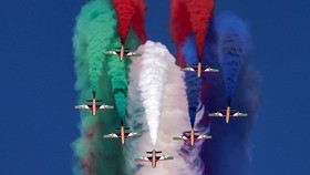 FOTO: Aksi-aksi Jet Tempur AS Hingga India di Dubai Airshow 2023