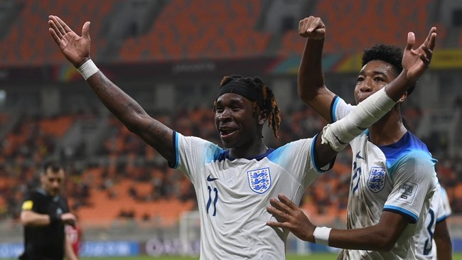 Pemain Inggris U-17 Joel Ndala akui bisa cetak gol indah ke gawang Iran U-17 pada Piala Dunia U-17 2023 di JIS karena 'dibantu' hujan.