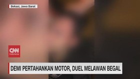 VIDEO: Demi Pertahankan Motor, Duel Melawan Begal
