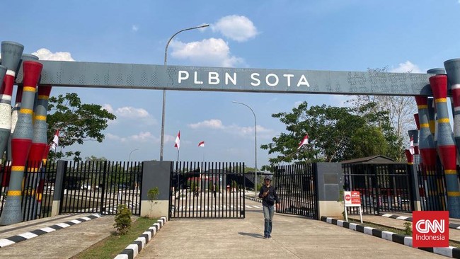 Banyak yang termakan rumor bahwa melintasi jalur Pos Lintas Batas Negara (PLBN) dikenakan pajak lalu memilih jalur tikus. Padahal tak ada pajak yang dikenakan.