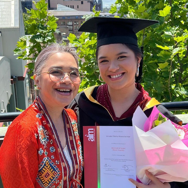 <p>Mengikuti jejak sang Bunda, Amabel turut tertarik dengan dunia musik. Belum lama ini, ia bahkan menghadiri upacara kelulusannya sebagai seorang Sarjana Musik di Australia. (Foto: Instagram: @mamauthe)</p>