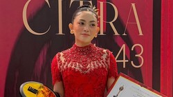 Dapat Piala FFI 2023, Rachel Vennya: Hidup Akan Naik Turun