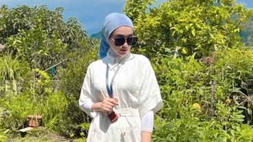 img-title Nathalie Holscher Absen, Posisi Duduk Pacar Sule di Nikahan Mahalini Disorot