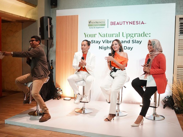 Sesi talk show Your Natural Upgrade: Stay Vibrant and Slay Night and Day