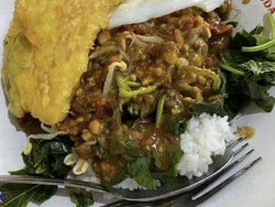 Legendaris! Sejak 1959 Bu Wiryo Jualan Sego Pecel Enak Dekat UGM