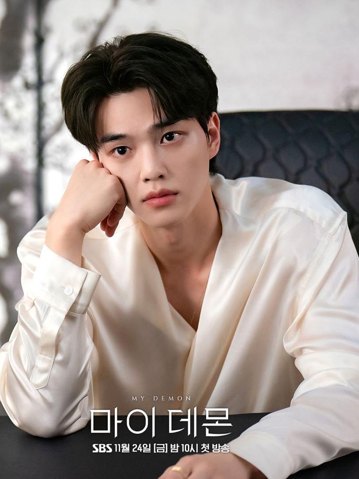 Kemudian, Song Kang akan berperan sebagai Jung Gu Won, pria sekaligus sosok 'iblis' yang secara mengejutkan kehilangan kekuatannya./ Foto: instagram.com/sbsdrama.official