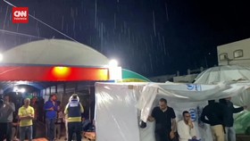 VIDEO: Jalur Gaza Hujan, Pengungsi Tampung Air Hujan Untuk Minum