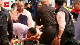 VIDEO: Cium Tangan Megawati, Gibran: Ya Jelas Saya Harus Sungkem