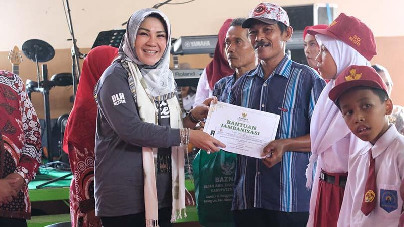 Pemkab Klaten menginisiasi kegiatan bertajuk Sambang Warga, di mana masyarakat dapat berdialog dengan Bupati Sri Mulyani.