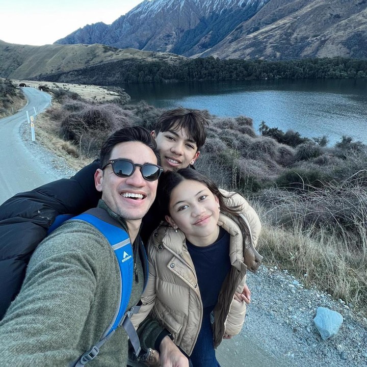 <p>Menikah dengan Nana Mirdad, Andrew White menjadi Ayah dari dua orang anak bernama Jason Deandra White dan Sarah Deana White, Bunda. (Foto: Instagram @andrew.white)<br /><br /><br /></p>