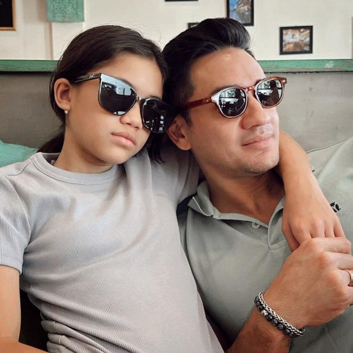 <p>Andrew dikenal sebagai sosok <em>family man</em>. Melihat dari unggahannya di media sosial Instagram pribadi, pria berusia 37 tahun ini kerap membagikan potret kedekatannya dengan anak, lho. (Foto: Instagram @andrew.white)<br /><br /><br /></p>