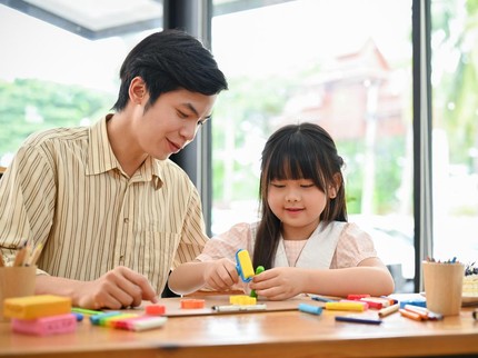Ayah Ikut Terlibat Pengasuhan Bikin Anak Sukses di Sekolah, Ini Alasan Uniknya