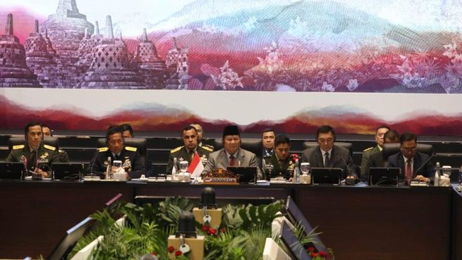 Menteri Pertahanan Prabowo Subianto memimpin sidang ke-10 ASEAN Defence Ministers' Meeting Plus (ADMM Plus).