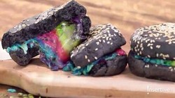 img-title Resep Burger Hitam Rainbow Cheese, Rasanya Gimana Ya?