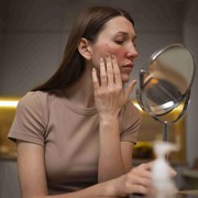 5 Cara Ampuh Mengatasi Masalah Kulit Akibat Tidak Cocok dengan Skincare Tertentu