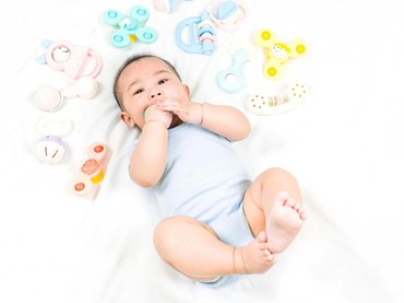 Bayi Tumbuh Gigi Bikin Susah Tidur Malam? Ketahui 7 Cara Mengatasinya Bun