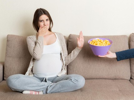 7 Makanan yang Harus Dihindari saat Hamil Trimester 3