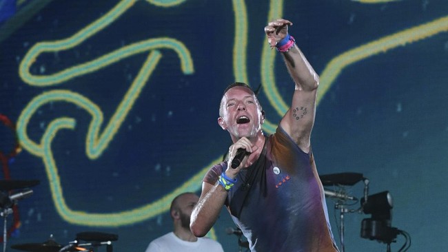 Fan cerita baru bisa masuk venue dan menonton langsung penampilan Coldplay di Jakarta sekitar 20 menit sebelum konser berakhir.