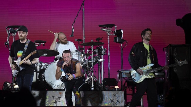 Fan cerita baru bisa masuk venue dan menonton langsung penampilan Coldplay di Jakarta sekitar 20 menit sebelum konser berakhir.