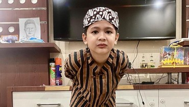 img-title 7 Potret Mahesa Mawla Bumi Anak Andika Kangen Band Berparas Tampan Jarang Tersorot
