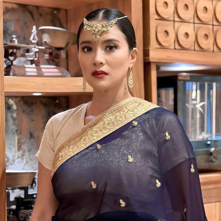 <p>Ada juga Marcella Zalianty yang hadir mengenakan sari berwarna cokelat tua, lengkap dengan aksesori rambutnya. (Foto: Instagram@marcella.zalianty)</p>