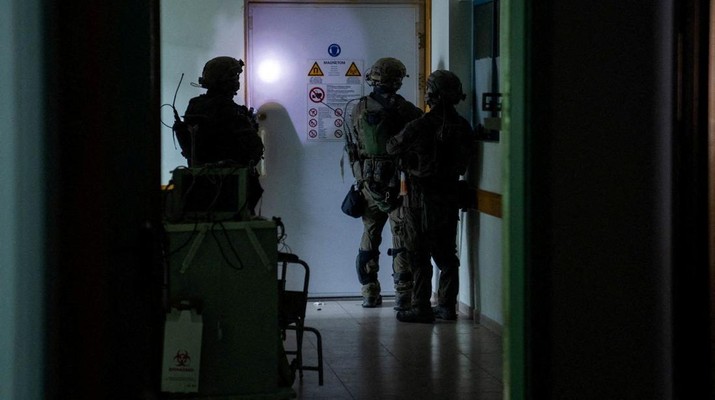 Militer Israel geledah Rumah Sakt (RS) Al Shifa di Gaza. (Israeli Army/Handout via REUTERS)