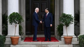 FOTO: Momen Kopi Darat Xi Jinping dan Biden di Sela-sela KTT APEC
