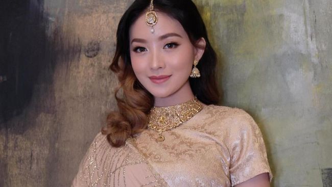 Indonesian Celebrities Enliven Diwali Celebrations in Traditional Indian Clothing